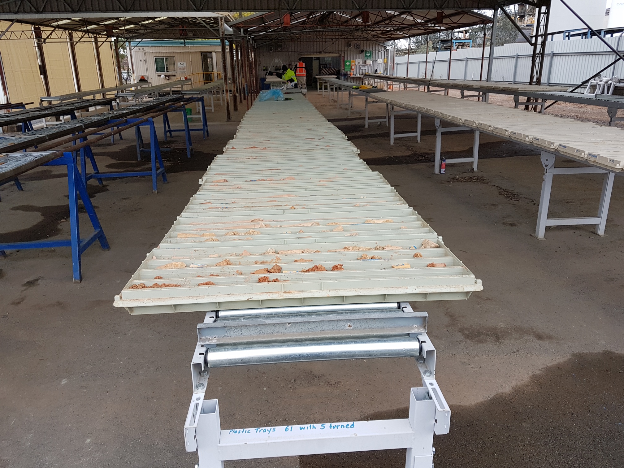 Gravity Roller Racking Table Conveyor System for Core Trays